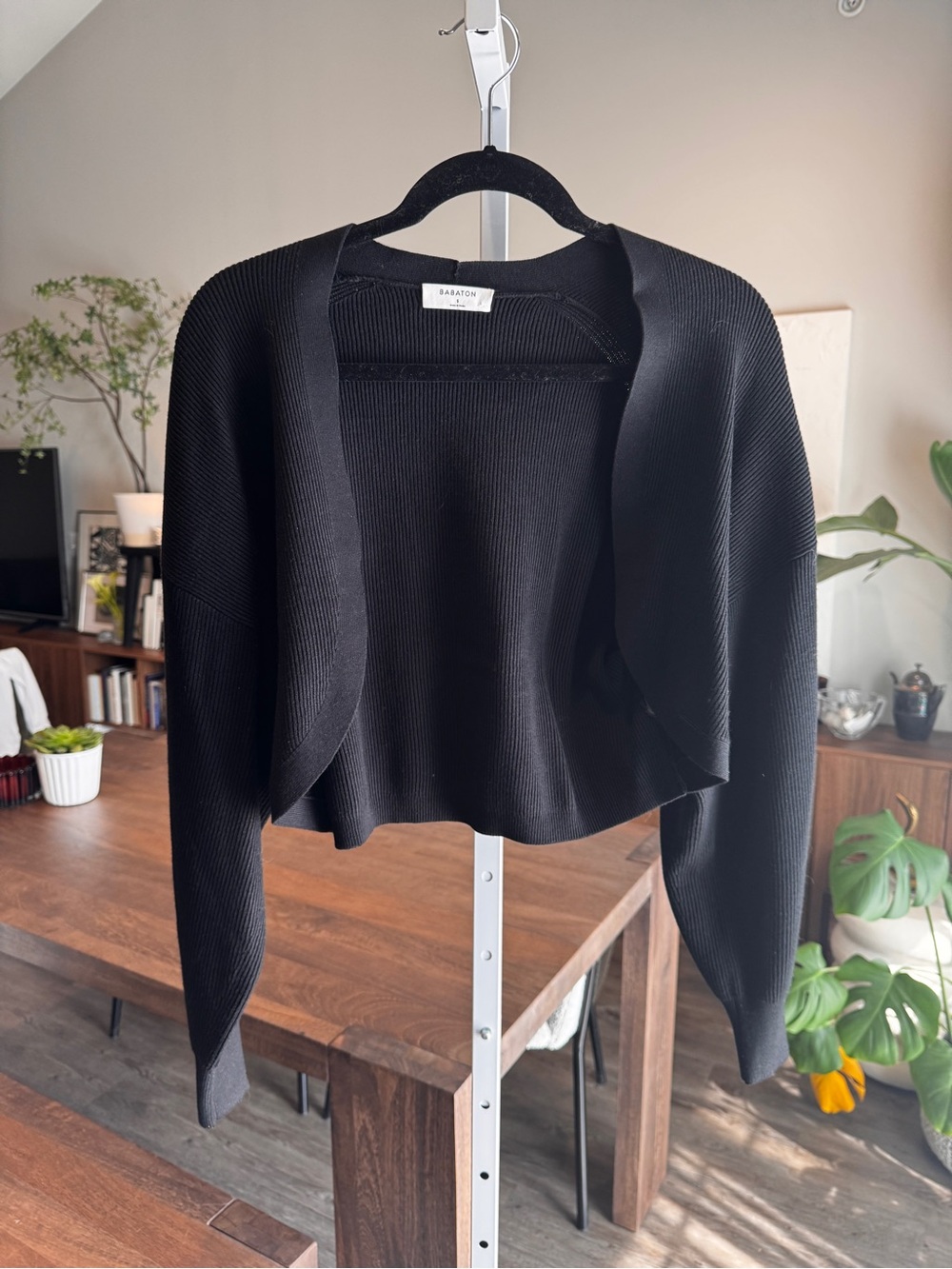 Aritzia Babaton Black Cropped Shrug